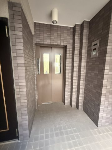 本山ヤングパレスのエントランス