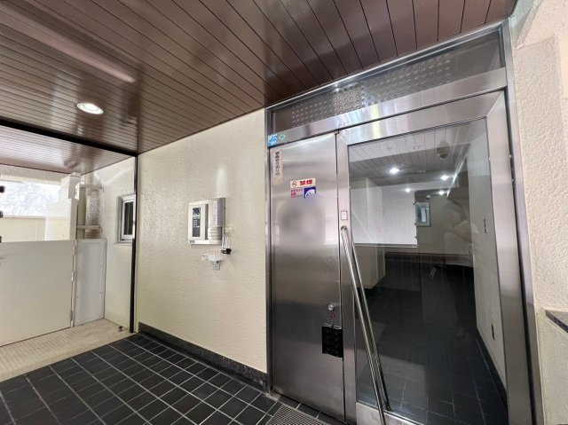 和光ハイマート上町のエントランス