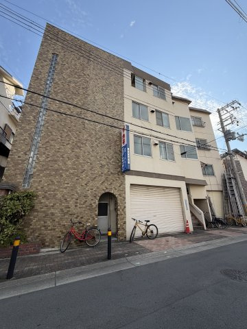 岡本マンションの外観