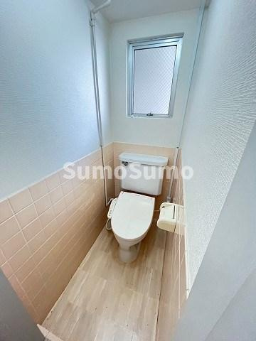 東朋第一マンションのトイレ|落ち着いた色調のトイレです