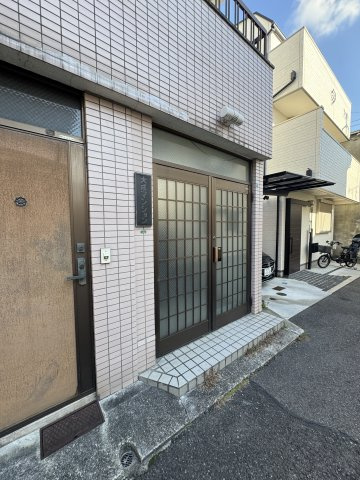 大成マンションのエントランス