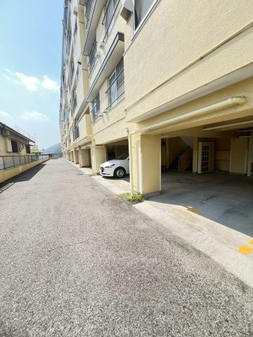 長峰ビルの駐車場