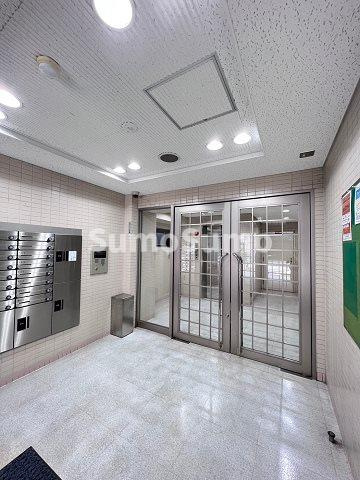 釣鐘町エクセルハイツのエントランス