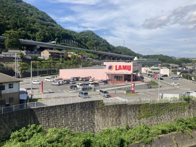 ベガ中上の展望|ベランダからの眺望、目の前開けています。緑も多いです