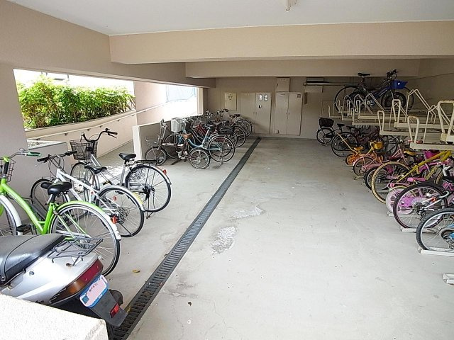ベガ中上のその他共用部分|駐輪スペースを完備（大型バイクも置けます、無料）