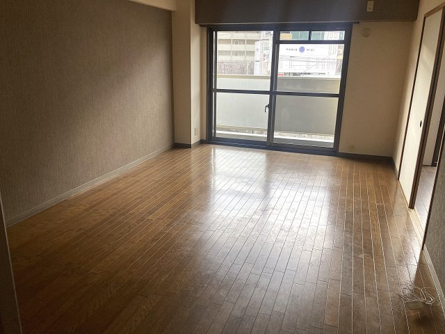 ベガ中上の居間・リビング|日当たりの良いビング、広々開放感有ります