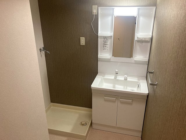 ベガ中上の洗面所|シャワー付きの洗面台、脱衣所も広々してます