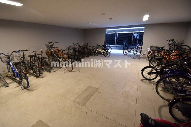 プレサンス心斎橋ニストの駐車場