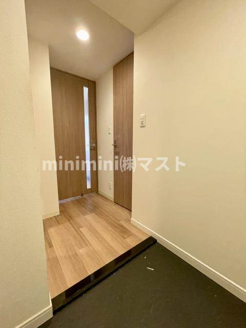 プレサンス心斎橋ニストの玄関
