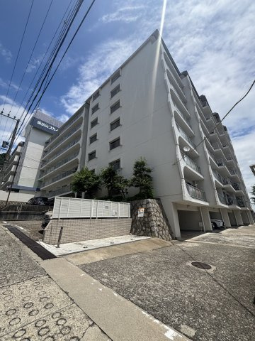 諏訪山スカイハイツの外観