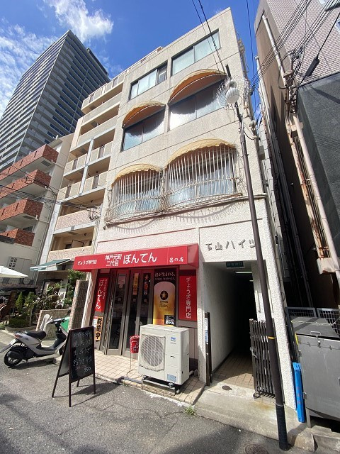 西宮ハイツのエントランス