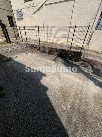 西新町3丁目戸建の駐車場|駐車場があるので、車を買う予定の方も安心です