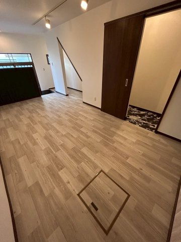 鷹取戸建の居間・リビング