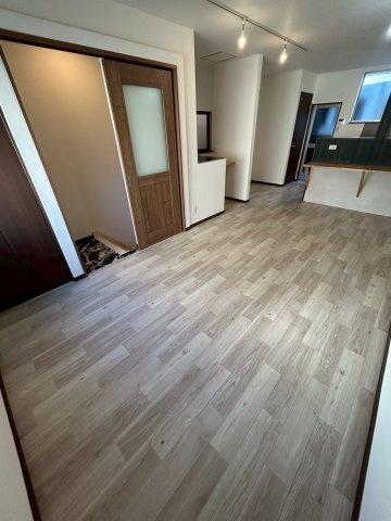 鷹取戸建の居間・リビング