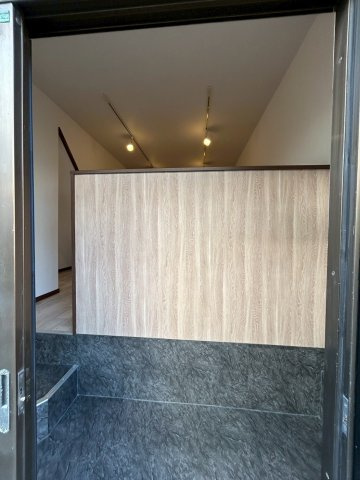鷹取戸建の玄関
