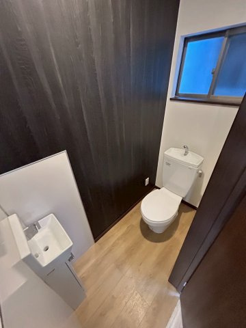 鷹取戸建のトイレ