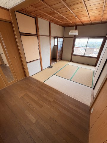 西山町三丁目貸戸建ての居間・リビング