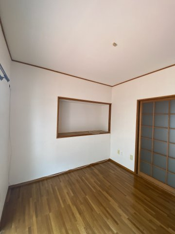 離宮前町１丁目貸家の居間・リビング
