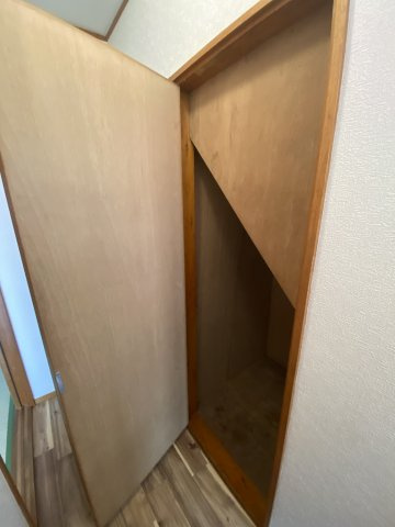 離宮前町１丁目貸家の収納