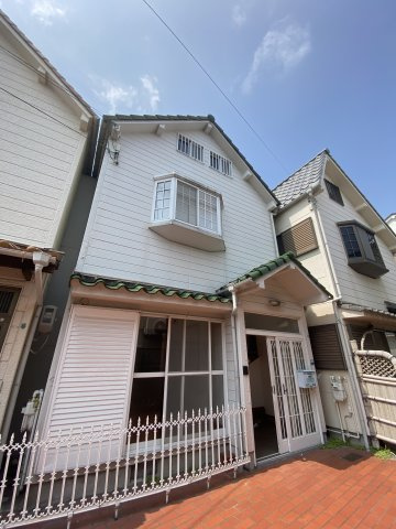 離宮前町１丁目貸家のエントランス
