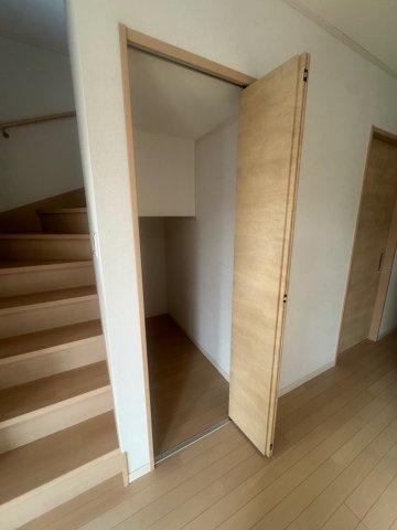 築浅・駐車2台　LDK18帖の戸建の収納