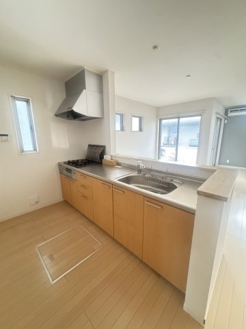 築浅・駐車2台　LDK18帖の戸建のキッチン