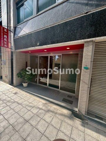 銭辰ビルのエントランス