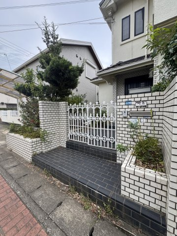 高倉台1丁目貸家のエントランス