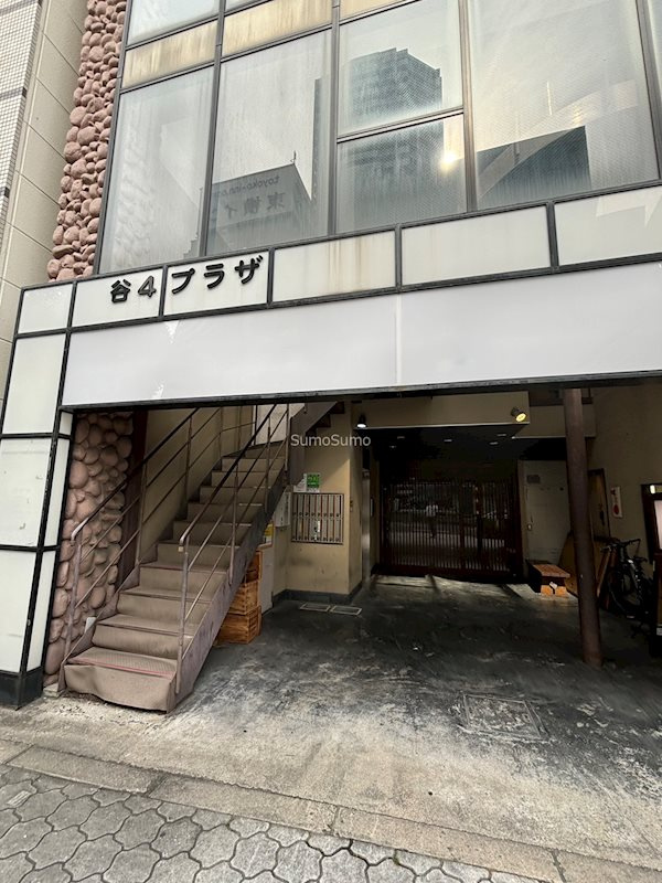 谷4プラザのエントランス