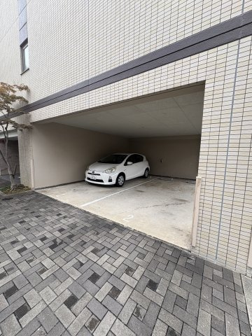 離宮前レジデンスの駐車場