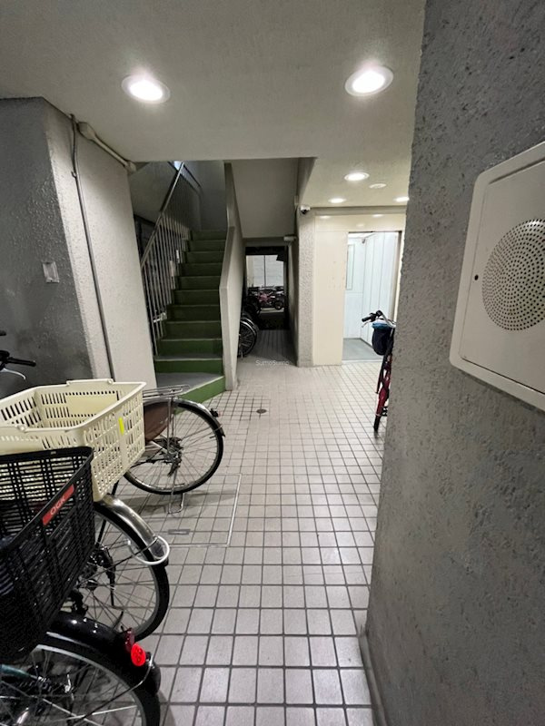 高津ロイヤルハイツのロビー|ゆとりのあるロビーです