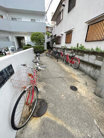 郷免住宅ビルの外観