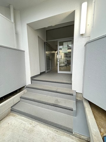 郷免住宅ビルの外観