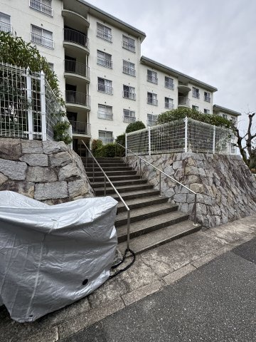 須磨一ノ谷グリーンハイツG棟のエントランス