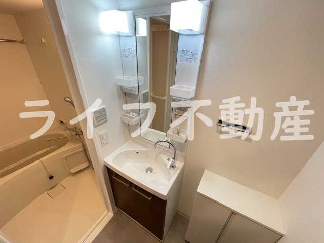 ワールドアイ大阪城EASTアドバンスの独立洗面台|独立洗面台です