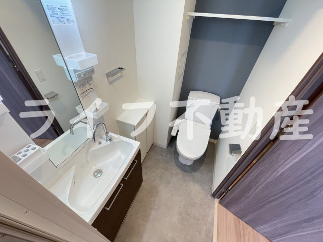 ワールドアイ大阪城EASTアドバンスの洗面所|脱衣スペースもあります