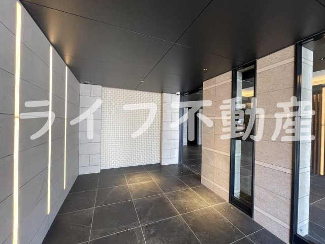 ワールドアイ大阪城EASTアドバンスのロビー|清潔なロビーです