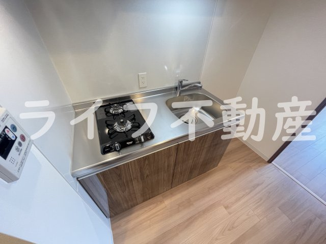 ワールドアイ大阪城EASTアドバンスのキッチン|コンパクトなキッチンで掃除もラクラク