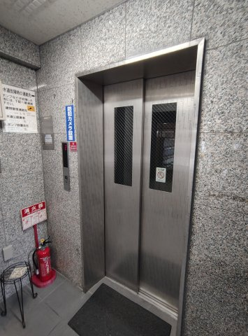 金栄ビルのロビー