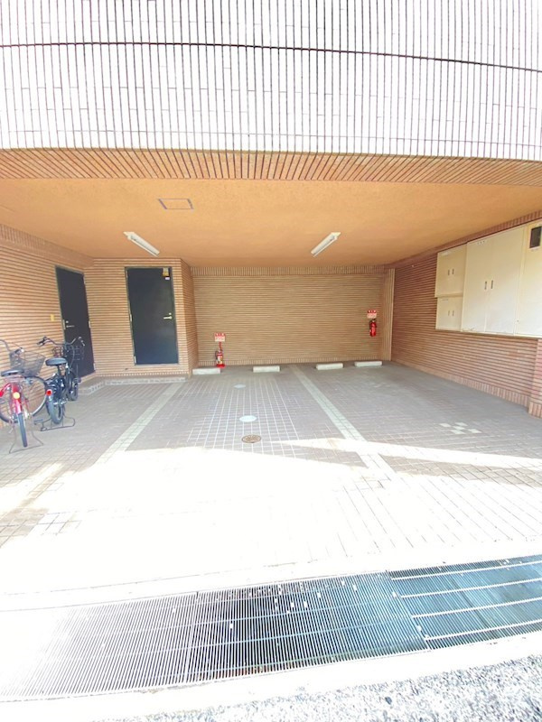 リヴェール本山の駐車場
