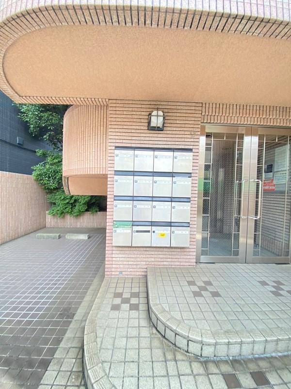 リヴェール本山のエントランス