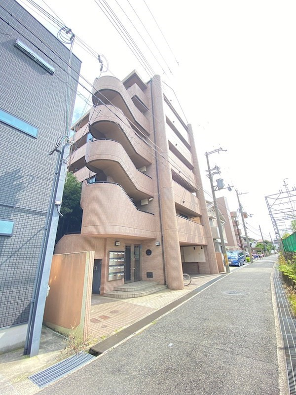 リヴェール本山の外観