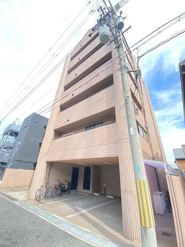 リヴェール本山の外観