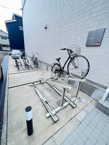 リブリ・尼崎メゾンの駐車場