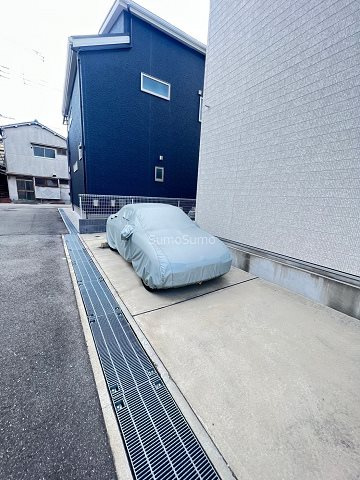 リブリ・尼崎メゾンの駐車場