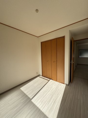 離宮前グリーンハイツの洋室|個人の部屋や寝室として使える洋室です