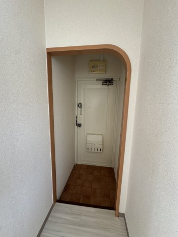 離宮前グリーンハイツの玄関|収納もある玄関です