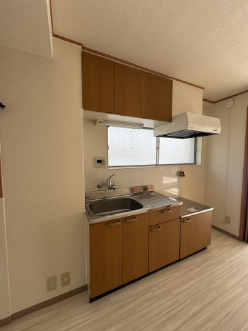 離宮前グリーンハイツのキッチン|コンパクトなキッチンで掃除もラクラク