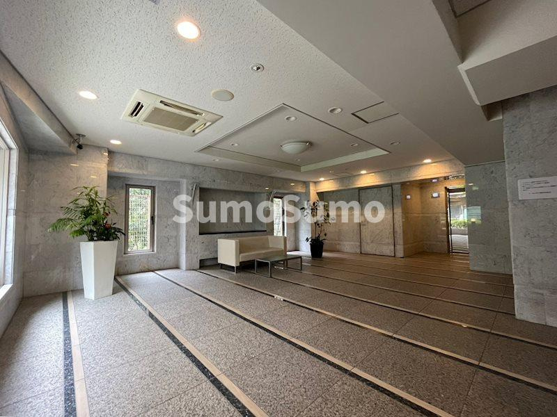 リーガル四ツ橋筋のロビー|建物の内部です