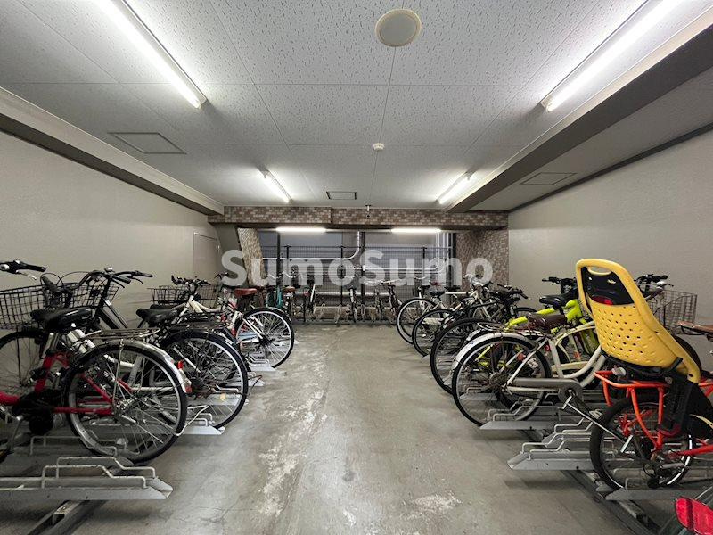 リーガル四ツ橋筋の駐車場|駐車スペースもあります